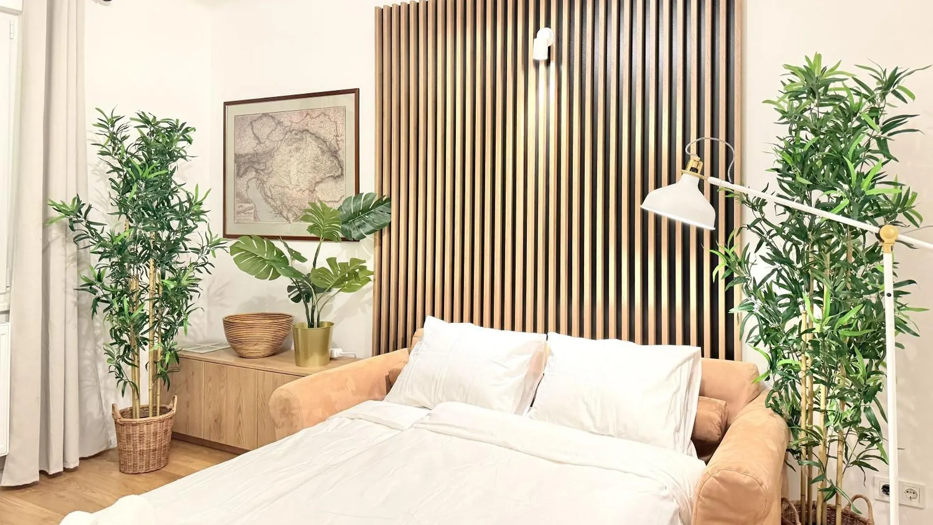 Newly Renovated Apartment At Yppenplatz Vienna