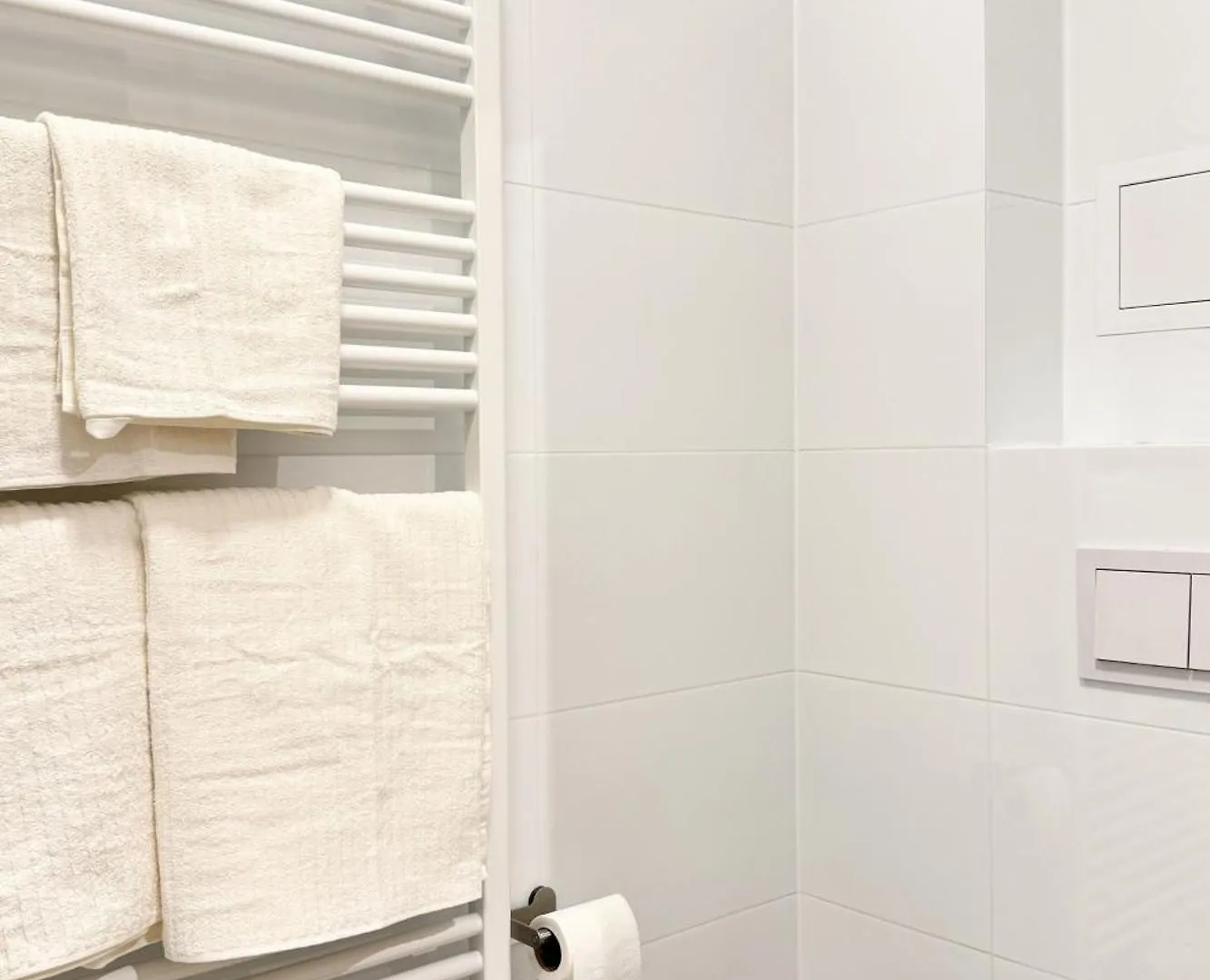 Newly Renovated Apartment At Yppenplatz Vienna