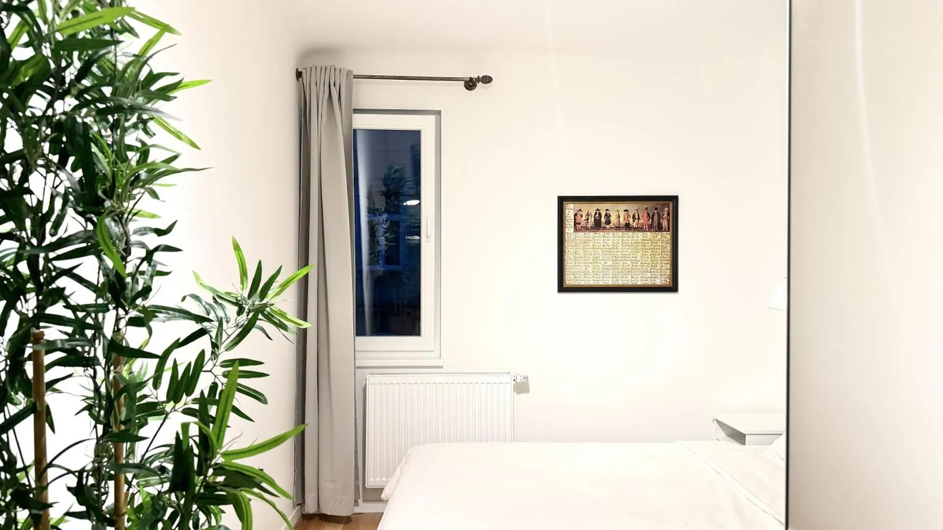 Newly Renovated Apartment At Yppenplatz Vienna