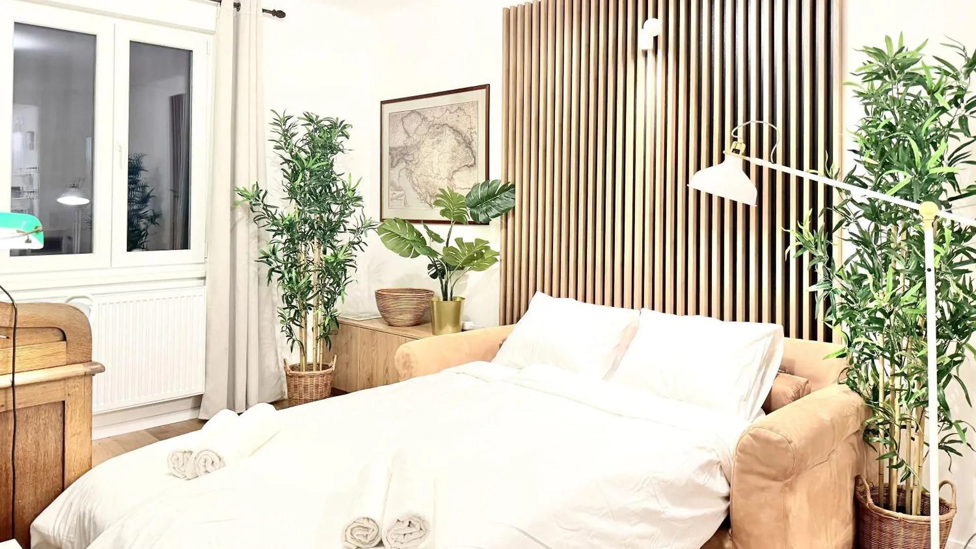Newly Renovated Apartment At Yppenplatz Vienna