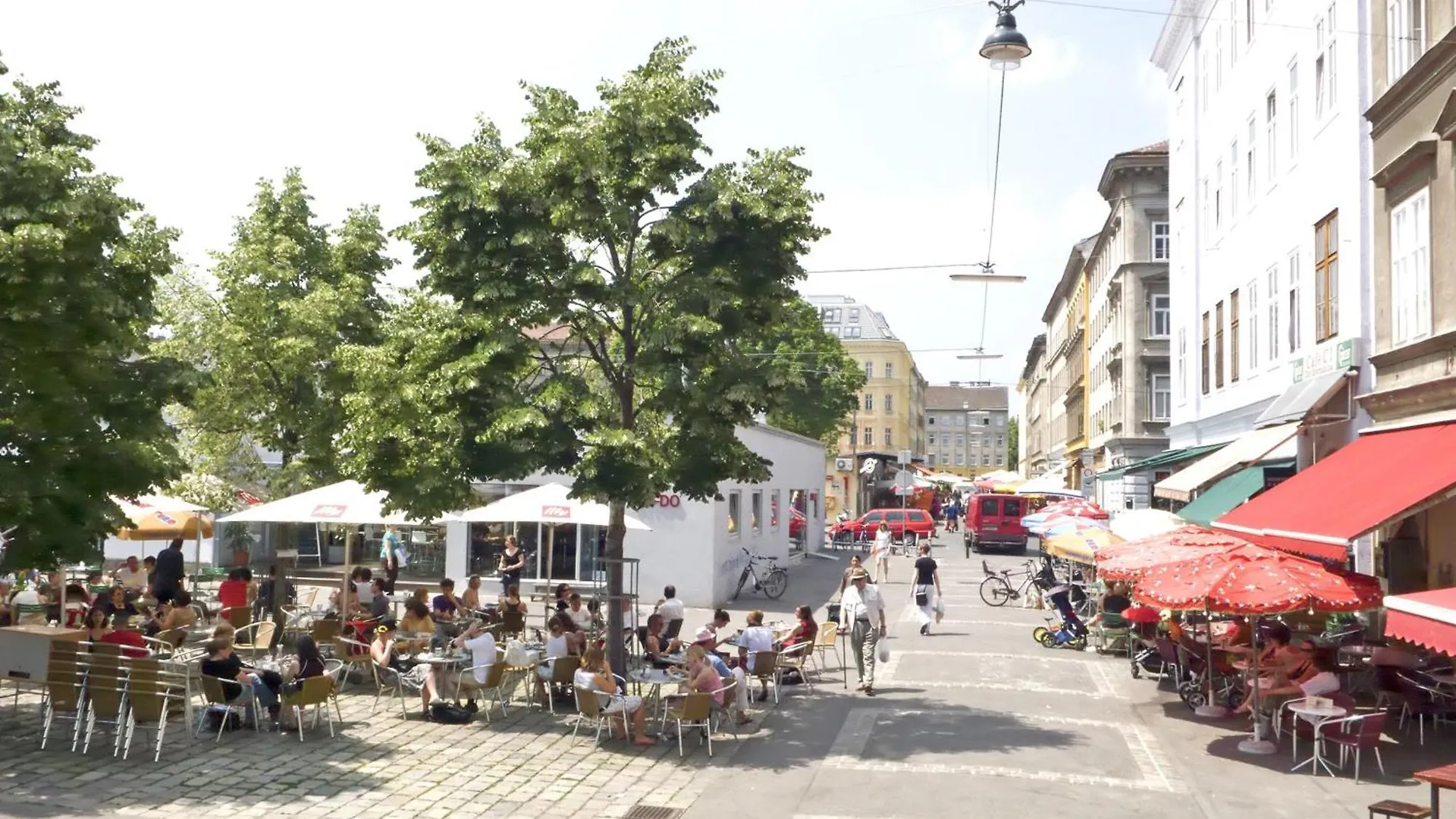 Newly Renovated Apartment At Yppenplatz Vienna