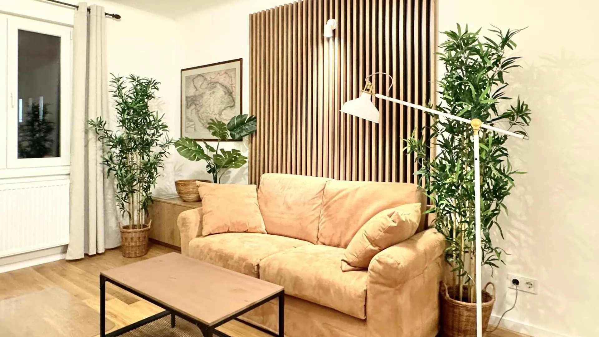 Newly Renovated Apartment At Yppenplatz Vienna