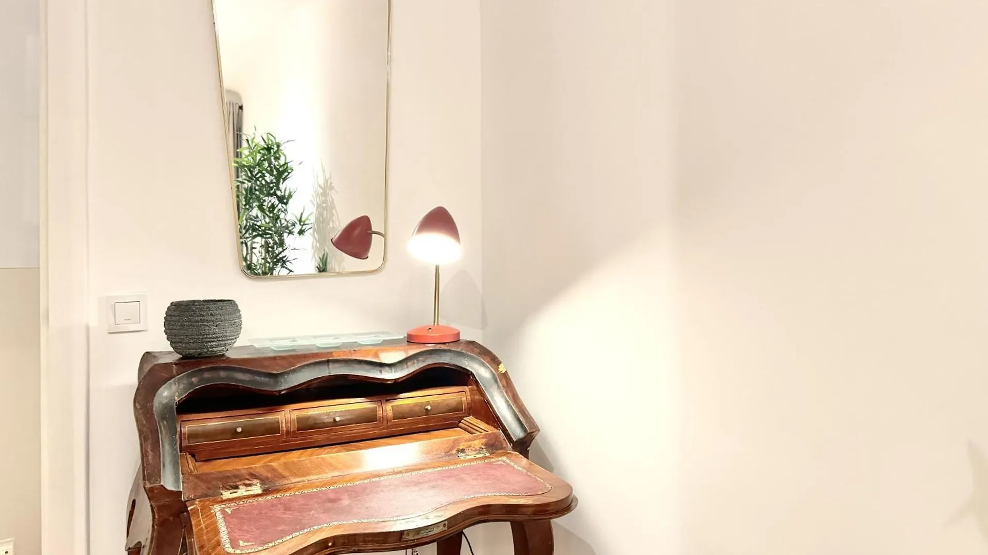 Newly Renovated Apartment At Yppenplatz Vienna Austria