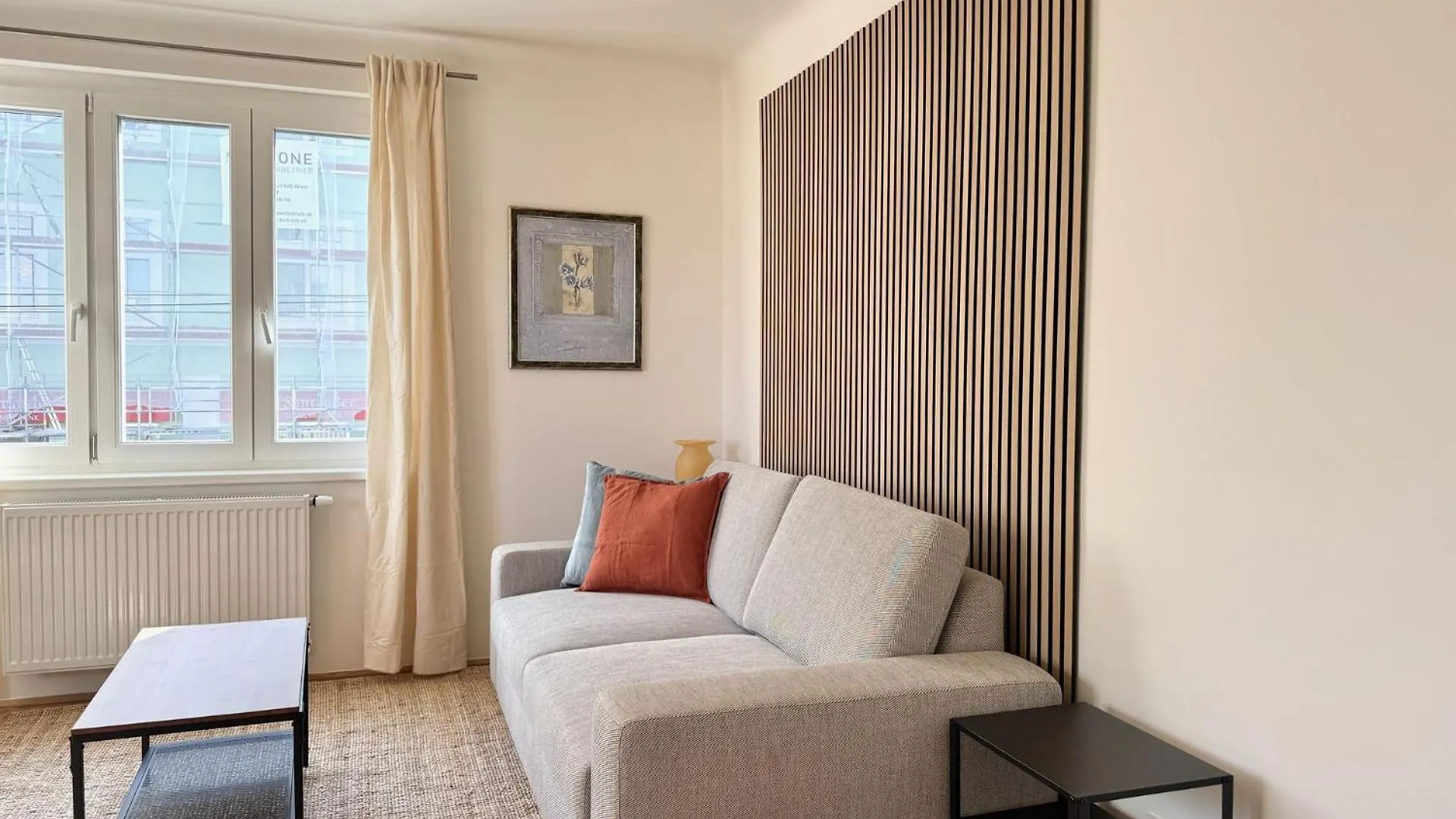 Newly Renovated Apartment At Yppenplatz Vienna