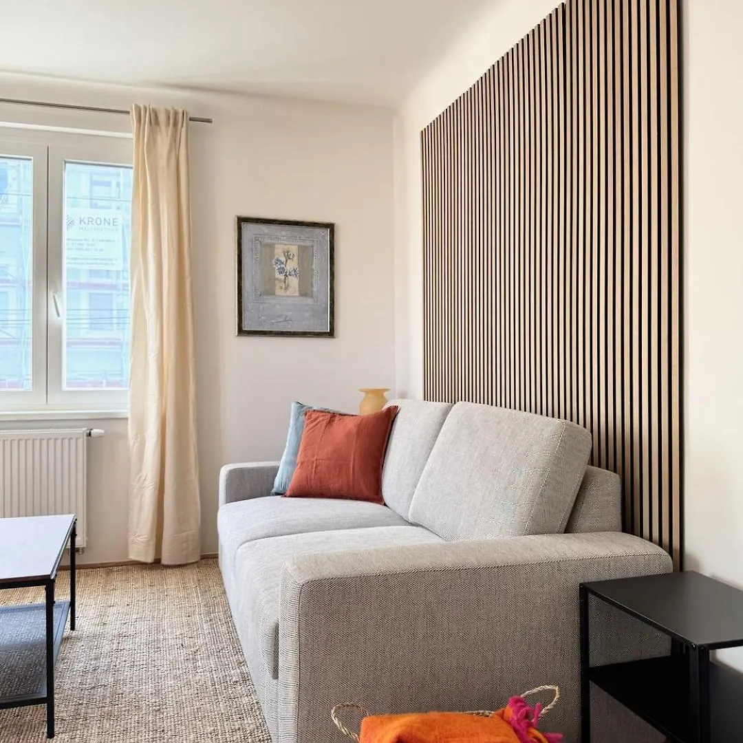 Newly Renovated Apartment At Yppenplatz Vienna