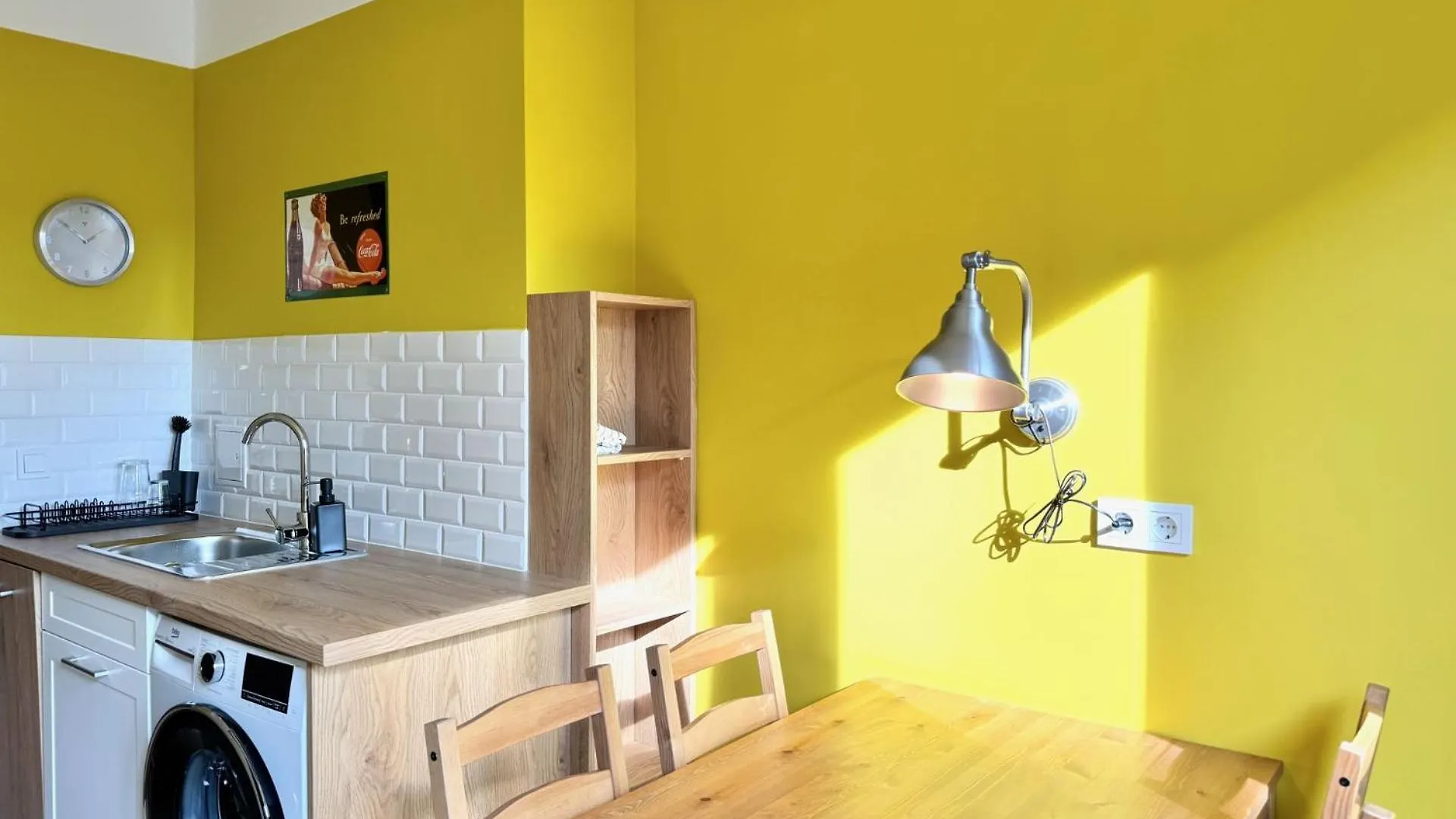 Newly Renovated Apartment At Yppenplatz Vienna