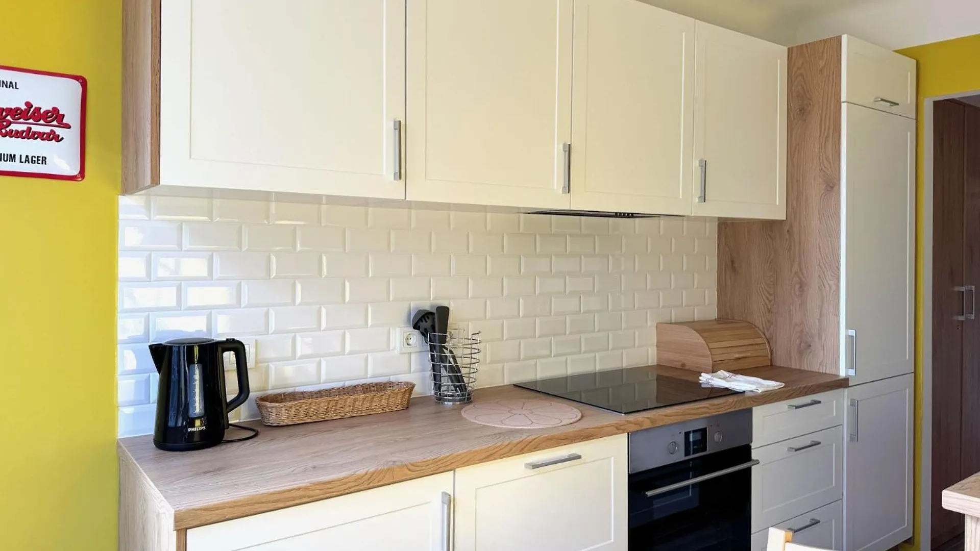 Newly Renovated Apartment At Yppenplatz Vienna