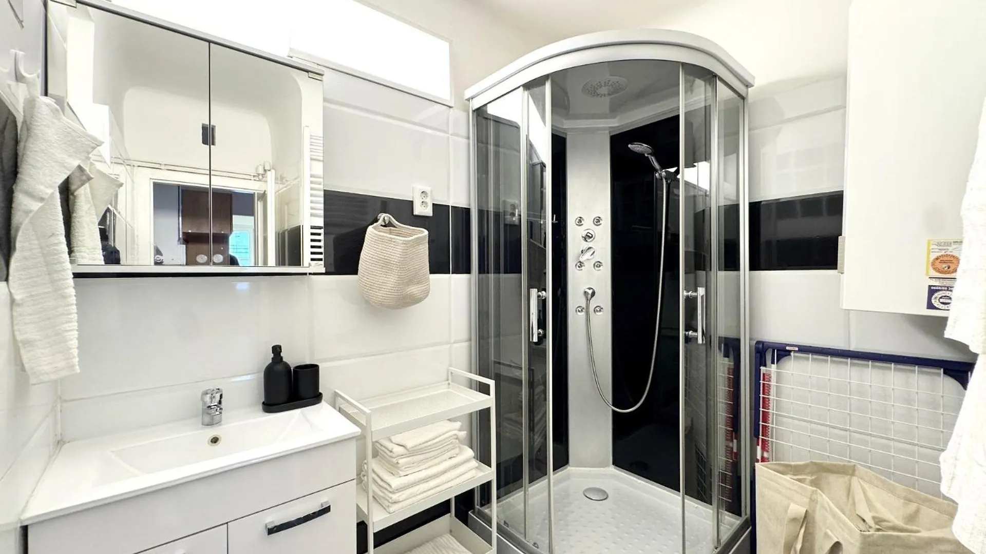 Newly Renovated Apartment At Yppenplatz Vienna 0*,  Austria